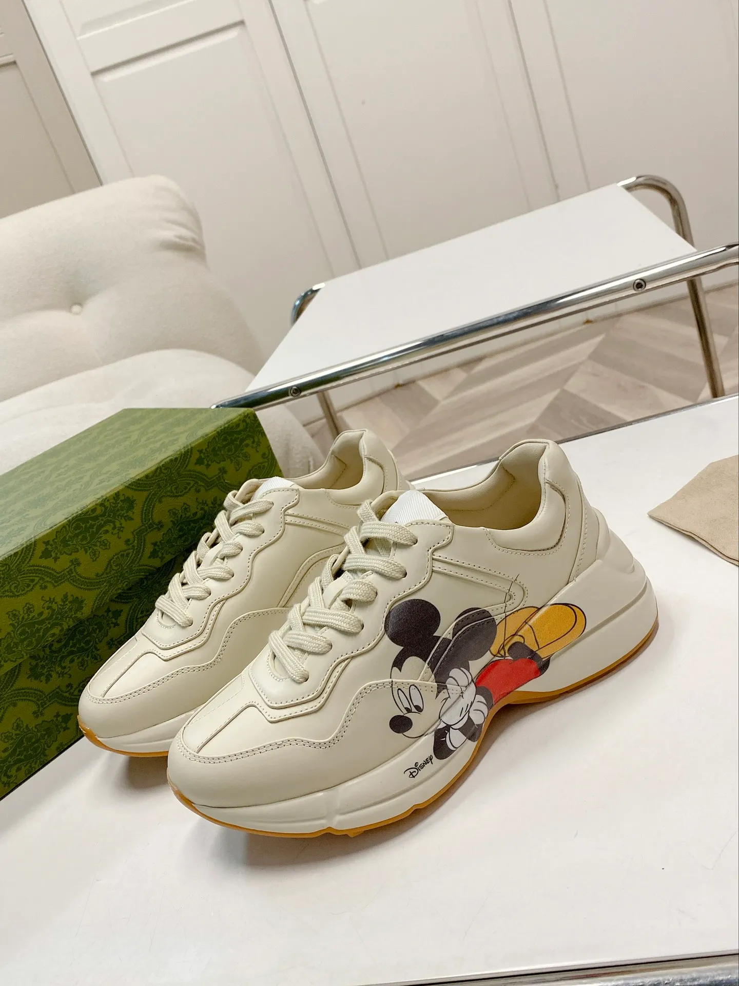 👟👟Ex-factory price 480👟👟 Women's shoes, women's clothing, upgraded version 2022 Gucci Gucci top version couples' dad shoes series is new! 🖤 ⚠GG couple’s dad shoes have been popular in recent years; new colors are updated constantly; Gucci has updated new colors in 2022, and our home and counters have new ones at the same time. This classic dad shoe has celebrities and Internet celebrities Anchors and others are sure to plant grass and call ❤ Classic fashion style, distressed leather surface, 5D drawing printing; mixed surface splicing colors, etc... Original customization (off-white eco-friendly cowhide, first layer of cowhide inside), original outsole... Shiny colorful drawings embellish the sides of the shoe body, old color rubbing, package production technology, 1:1 creation / only to make the best shoes. Size: Women’s 35-45